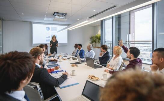 Rola cateringu w sukcesie biznesowych wydarzeń: Nasza konferencyjna oferta