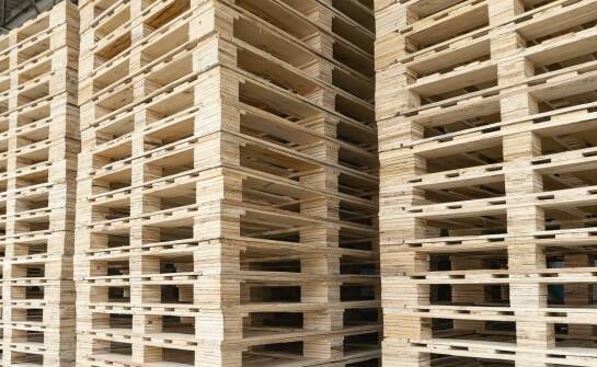 Główne zalety skupu przemysłowych palet dla biznesu