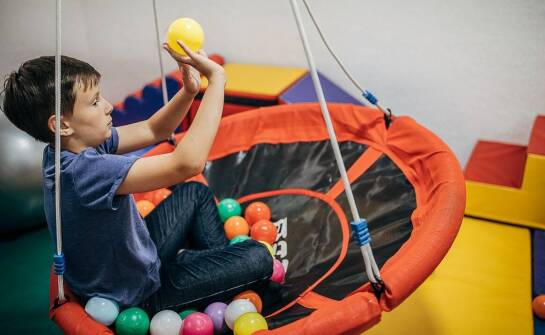 Znaczenie pasywnych i aktywnych sesji w terapii Tomatisa dla dzieci