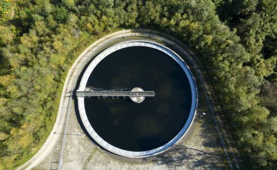 Jak ekologiczna oczyszczalnia przyczynia się do zmniejszenia śladu węglowego?