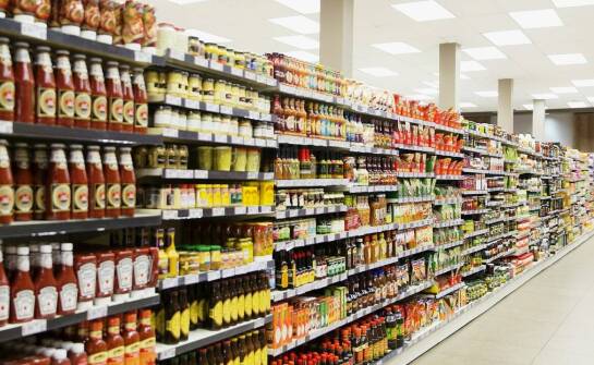 Jak osuszanie powietrza wpływa na trwałość chłodniczych produktów w supermarketach?