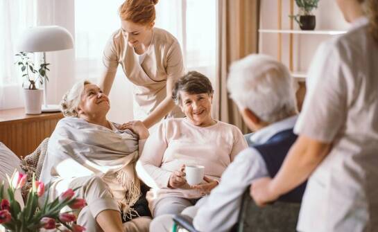 Jakie znaczenie ma lokalna społeczność w funkcjonowaniu domów opieki dla osób z problemami psychicznymi?