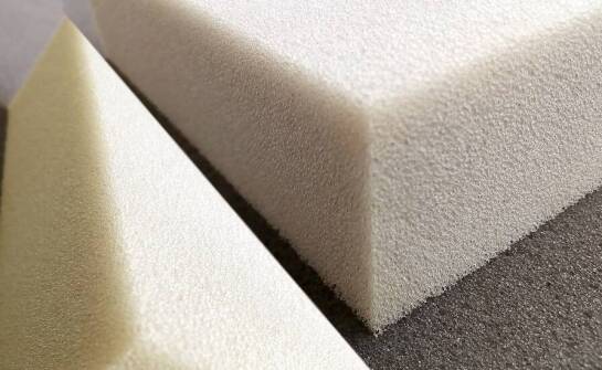 Ekologiczne aspekty produkcji tapicerskiej pianki – co warto wiedzieć?
