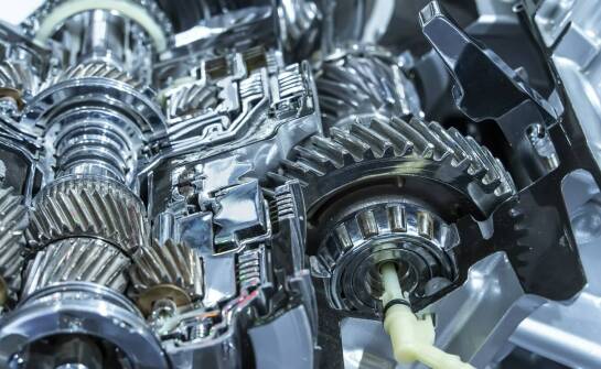 Jak poprawna konserwacja wpływa na żywotność automatycznych skrzyń biegów w ciężarówkach?