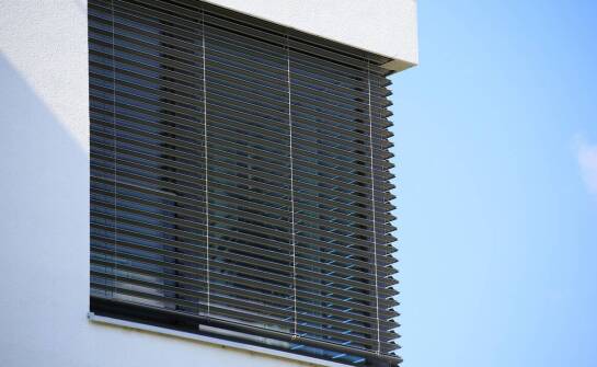 Zewnętrzne rolety jako element zwiększający bezpieczeństwo domu