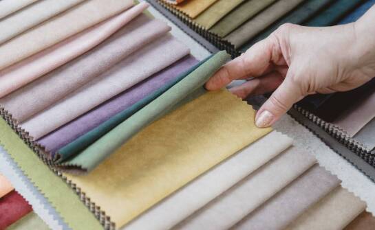 Skaj tapicerski w aranżacji wnętrz: praktyczność i styl w jednym.