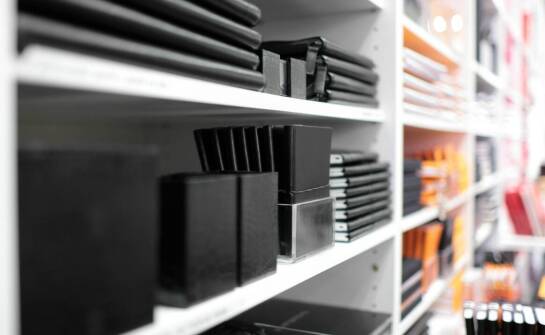 Wybór najlepszych cieni do powiek w hurtowni – na co zwrócić uwagę?