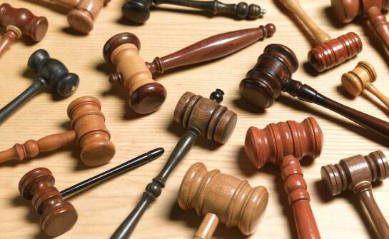 Jakie materiały są najczęściej używane do produkcji klepsydr?