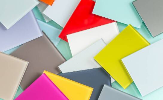 Jak hurtownia plexi wpływa na jakość produktów w branży reklamowej?