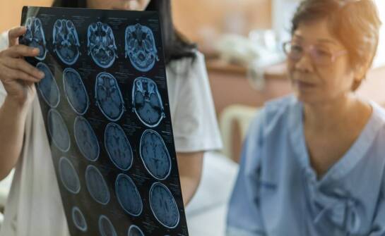 Jak edukacja pacjenta wpływa na skuteczność leczenia mózgu oponiaków?