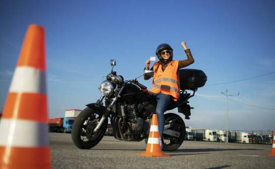 Zalety nauki jazdy skuterem z doświadczonymi instruktorami