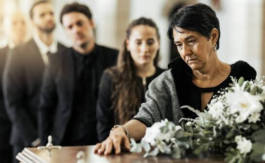 Jakie formalności są potrzebne do organizacji stypy?