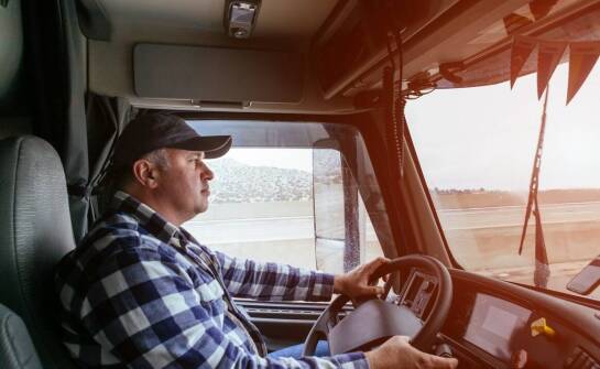 Proces nauki jazdy na tira: od teorii do praktyki