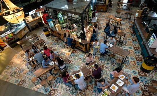 Jak plakaty mogą wspierać promocję nowo otwartych miejsc?