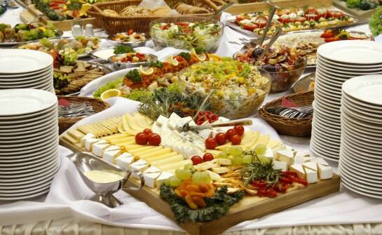 Indyjskie menu na firmowe imprezy: jak wybrać najlepsze opcje?