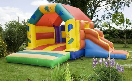 Zastosowanie powlekanego poliesteru w produkcji dmuchańców - trwałość i bezpieczeństwo