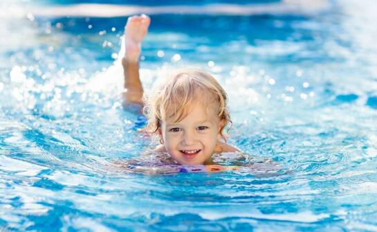 Indywidualna nauka pływania: jak przygotować dziecko do pierwszej lekcji?