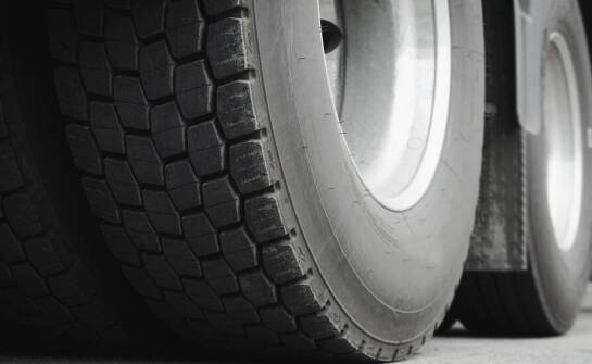 Najnowsze technologie w produkcji ciężarowych opon i ich wpływ na efektywność