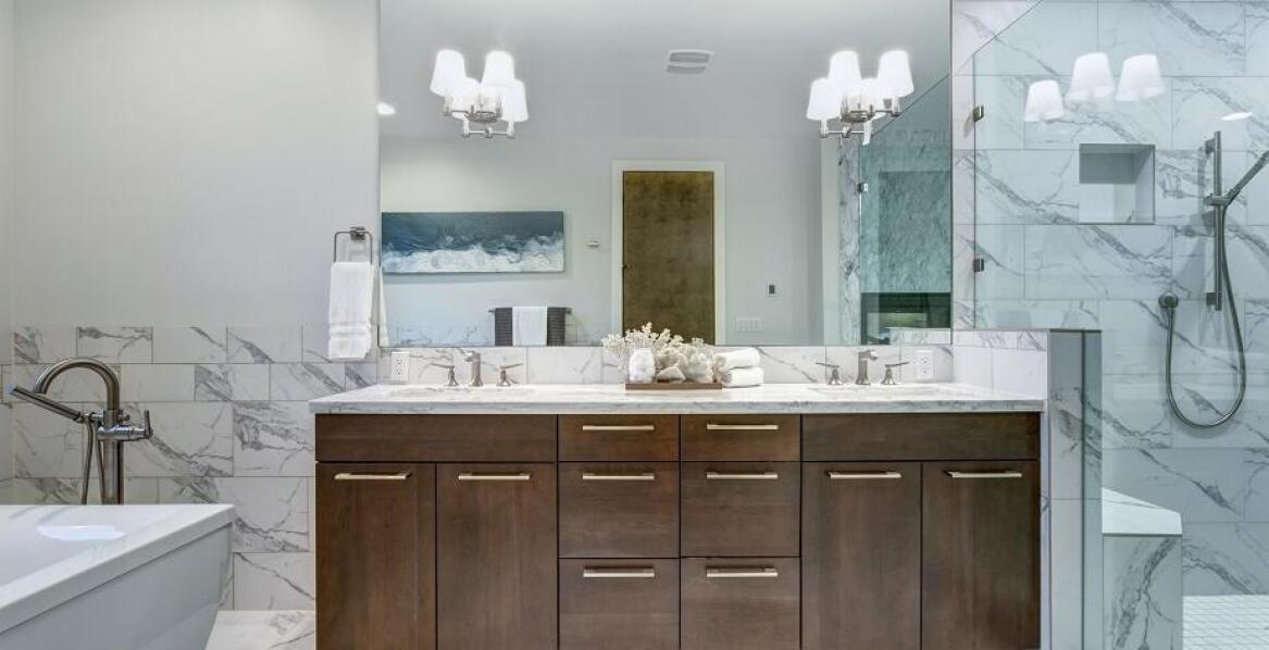 Funkcjonalne i estetyczne łazienkowe szafki – jak dokonać wyboru?