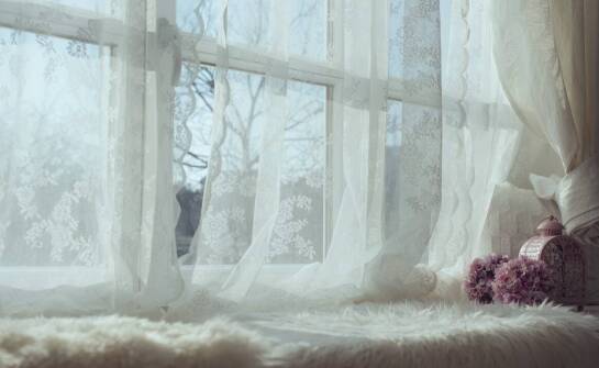 Proces tworzenia wyjątkowej atmosfery podczas kobiecej sesji