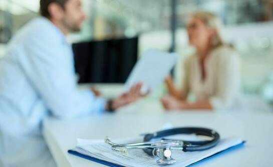 Kiedy warto skonsultować się z foniatrą przy problemach z uszami?