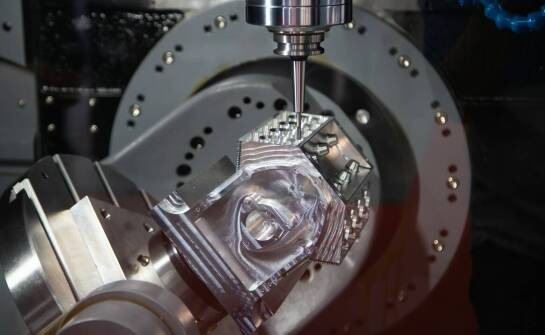 Nowoczesne centra obróbcze CNC: kluczowe cechy i zastosowania w obróbce aluminium