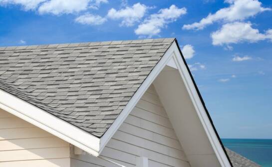 Kiedy zdecydować się na wymianę dachowego pokrycia?