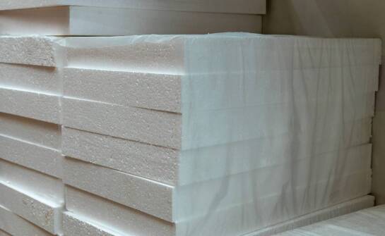 Grubość styropapy to 15 cm, a jej odporność na warunki atmosferyczne.