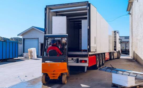 Tania bagażówka a transport AGD sprzętu – kluczowe aspekty wyboru