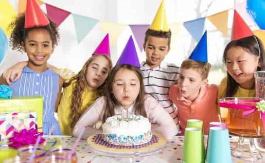 Znaczenie odpowiedniego oświetlenia na urodzinowych imprezach dla dzieci