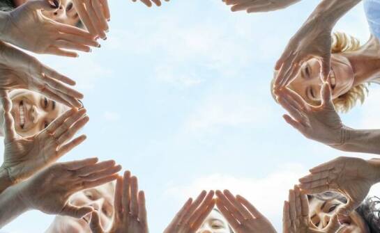 Międzynarodowe obozy a rozwój interpersonalnych umiejętności uczestników