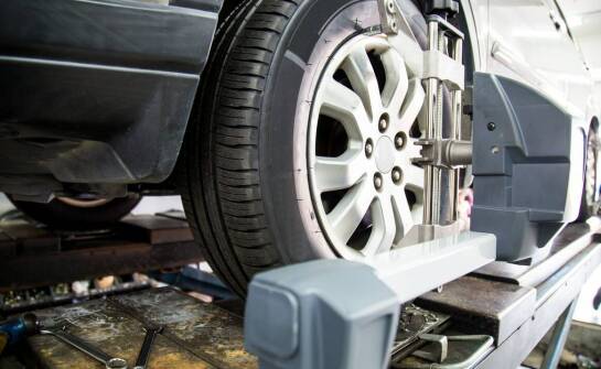 Zalety ustawiania zbieżności w serwisie wulkanizacyjnym