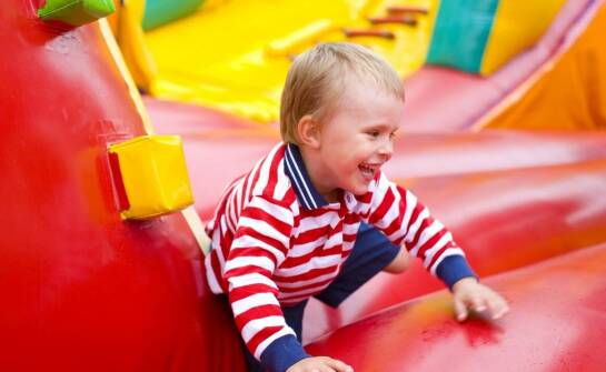 Jak mata do trampoliny wpływa na ogólne doświadczenie użytkowników w parku?