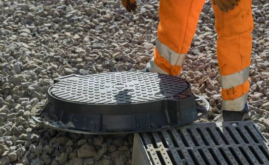 Kluczowe cechy studzienek fi 1000 w kontekście odporności na zewnętrzne warunki