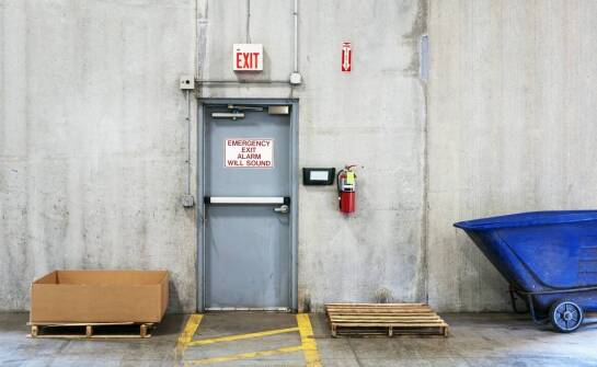 Rola systemów E-90 w zapewnieniu bezpieczeństwa pożarowego w obiektach magazynowych