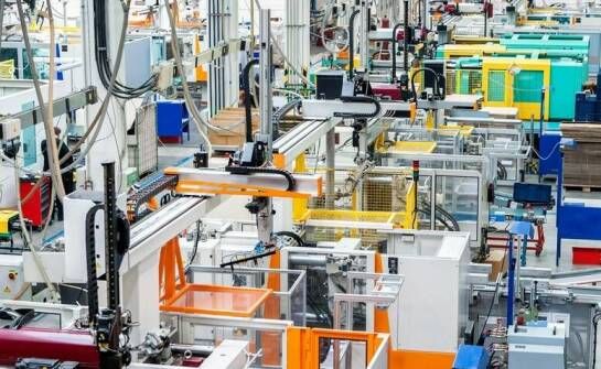 Zastosowanie manipulatorów z gotową instalacją do automatyzacji procesów produkcyjnych