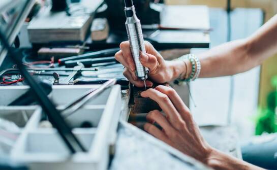 Jakie produkty można personalizować za pomocą mechanicznego grawerowania?