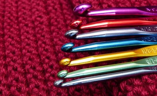 Jak zestaw szydełek może ułatwić pracę przy złożonych projektach?