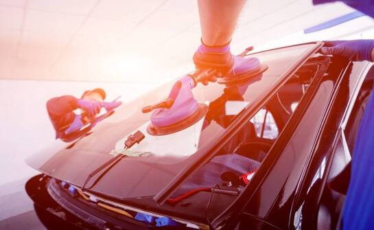 Jak unikać potencjalnych problemów po wymianie samochodowej szyby?