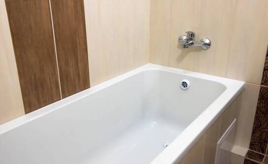 Nowoczesne prostokątne wanny – design, który inspiruje