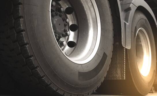 Kluczowe cechy ciężarowych opon dla floty transportowej