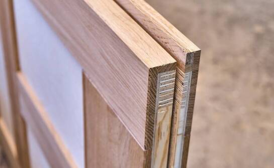 Czym różnią się typy drewnianych ramiaków drzwi dostępne na rynku?