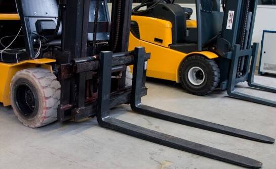 Wpływ rabatów dla stałych klientów na koszty wynajmu wózków widłowych