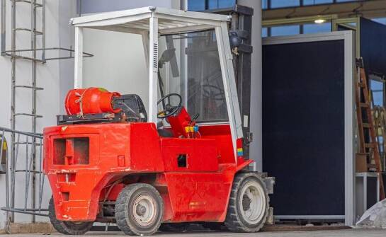 Wózki widłowe na gaz LPG: jak wynajem wpływa na operacyjną elastyczność firmy?