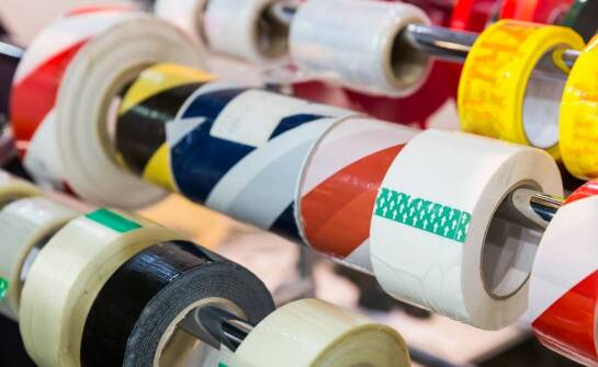 Jak magnetyczna ramka ułatwia szybkie modyfikacje oznaczeń w magazynie?