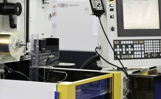 Jakie materiały można testować przy użyciu maszyn wytrzymałościowych?