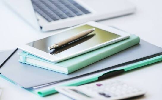 Długopisy z logo firmy jako narzędzie wspierające edukacyjne kampanie