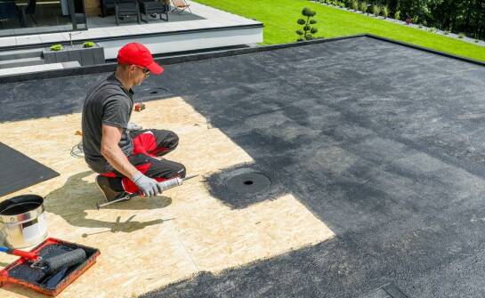 Zalety współpracy z profesjonalnym wykonawcą płaskich dachów