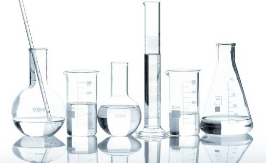 Znaczenie laboratoryjnego szkła w codziennych analizach chemicznych