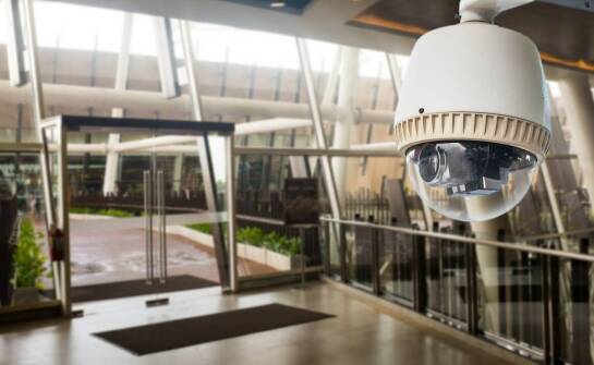 Jak elektroniczny dozór zwiększa bezpieczeństwo najemców?